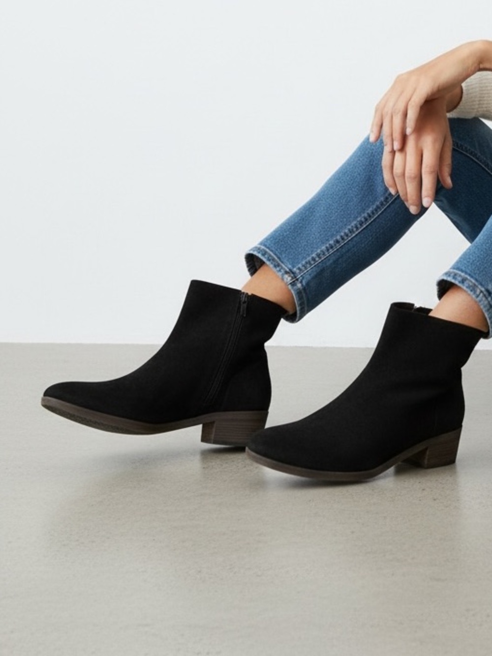 Vince Black Suede Ankle Boots Minimalist Sz 8.5